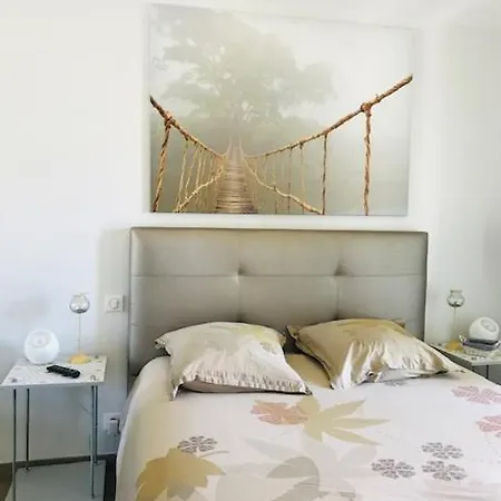 Maison Ganttipienea Bed & Breakfast Ahetze